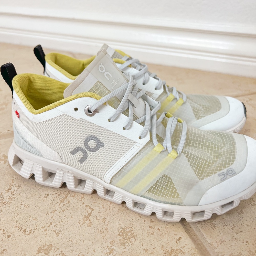 Cloud X Shift
White and lime green
Size: 7 (Women's)